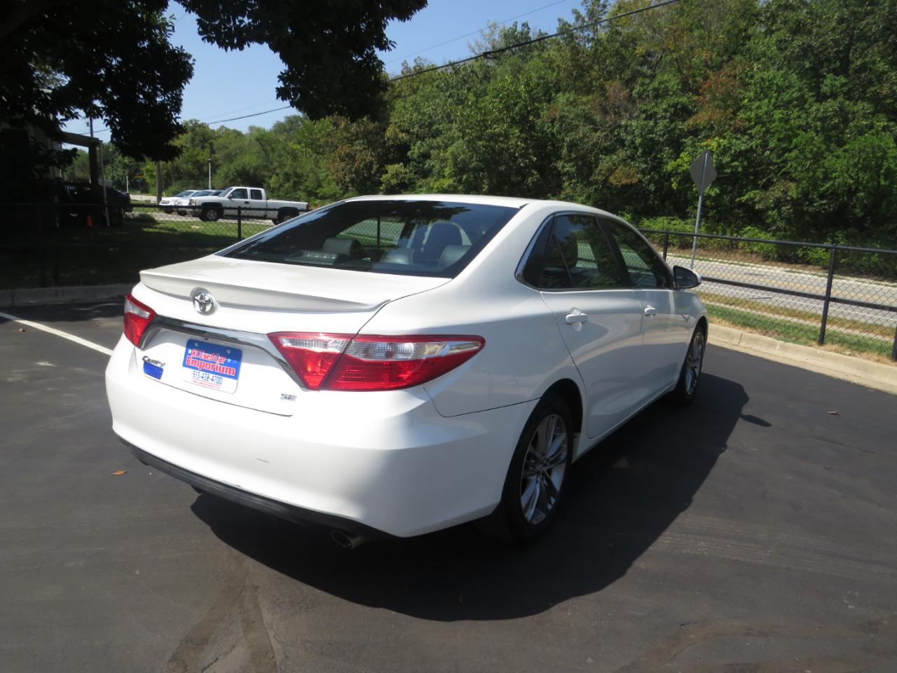 Toyota Camry 4dr Sdn I4 Auto XLE (Natl) 2015