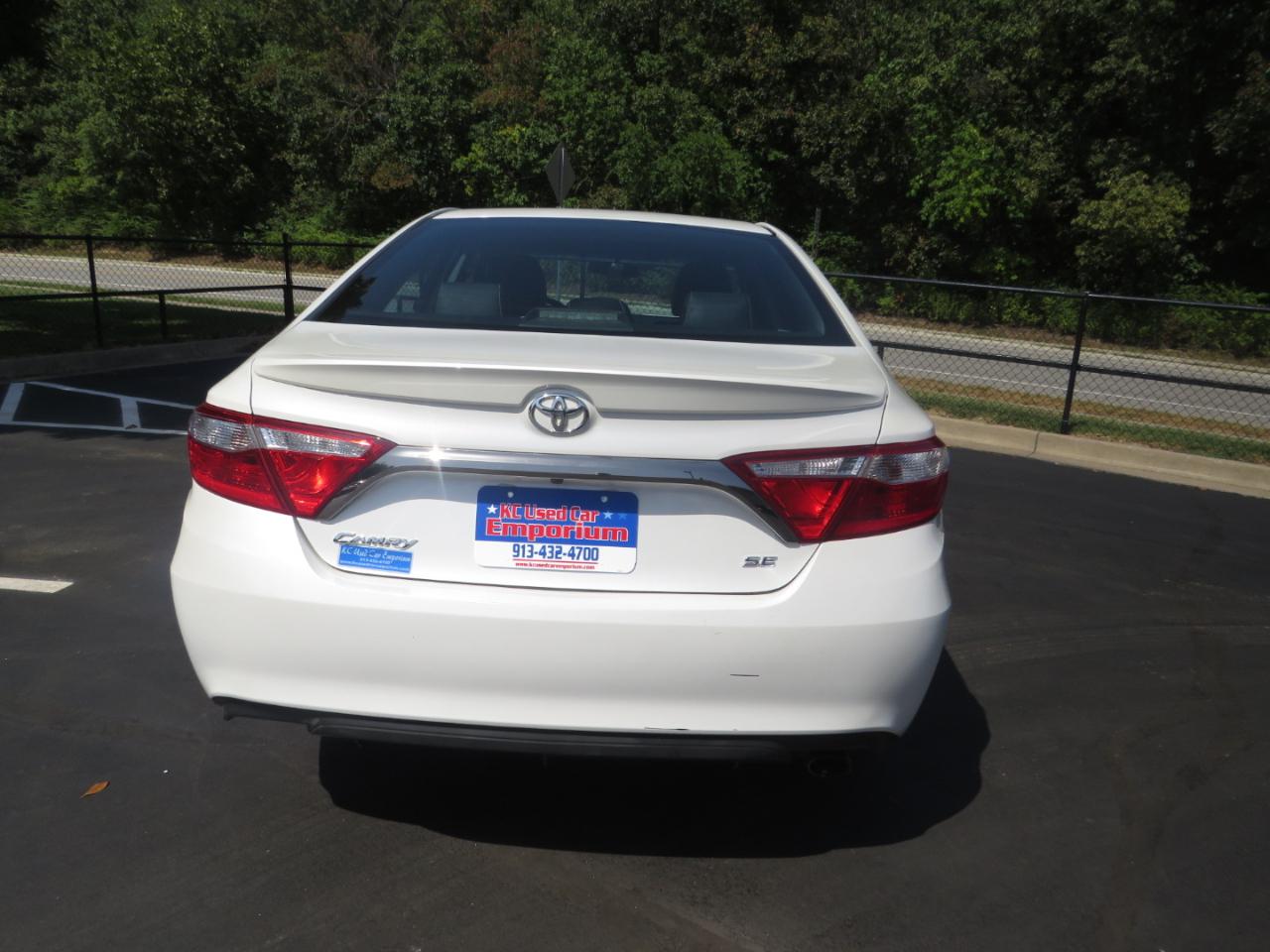 Toyota Camry 4dr Sdn I4 Auto XLE (Natl) 2015