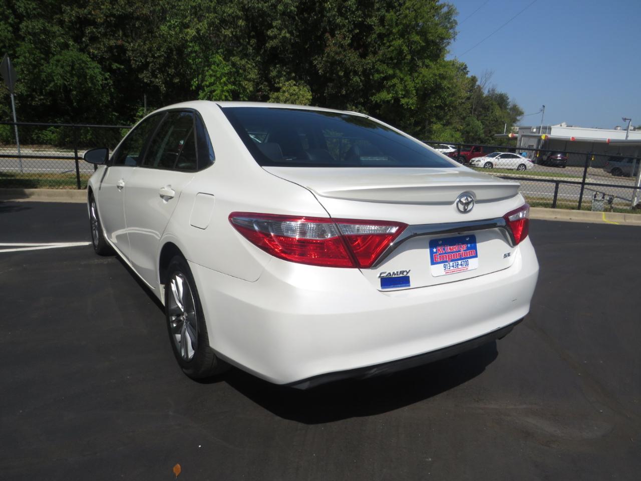 Toyota Camry 4dr Sdn I4 Auto XLE (Natl) 2015