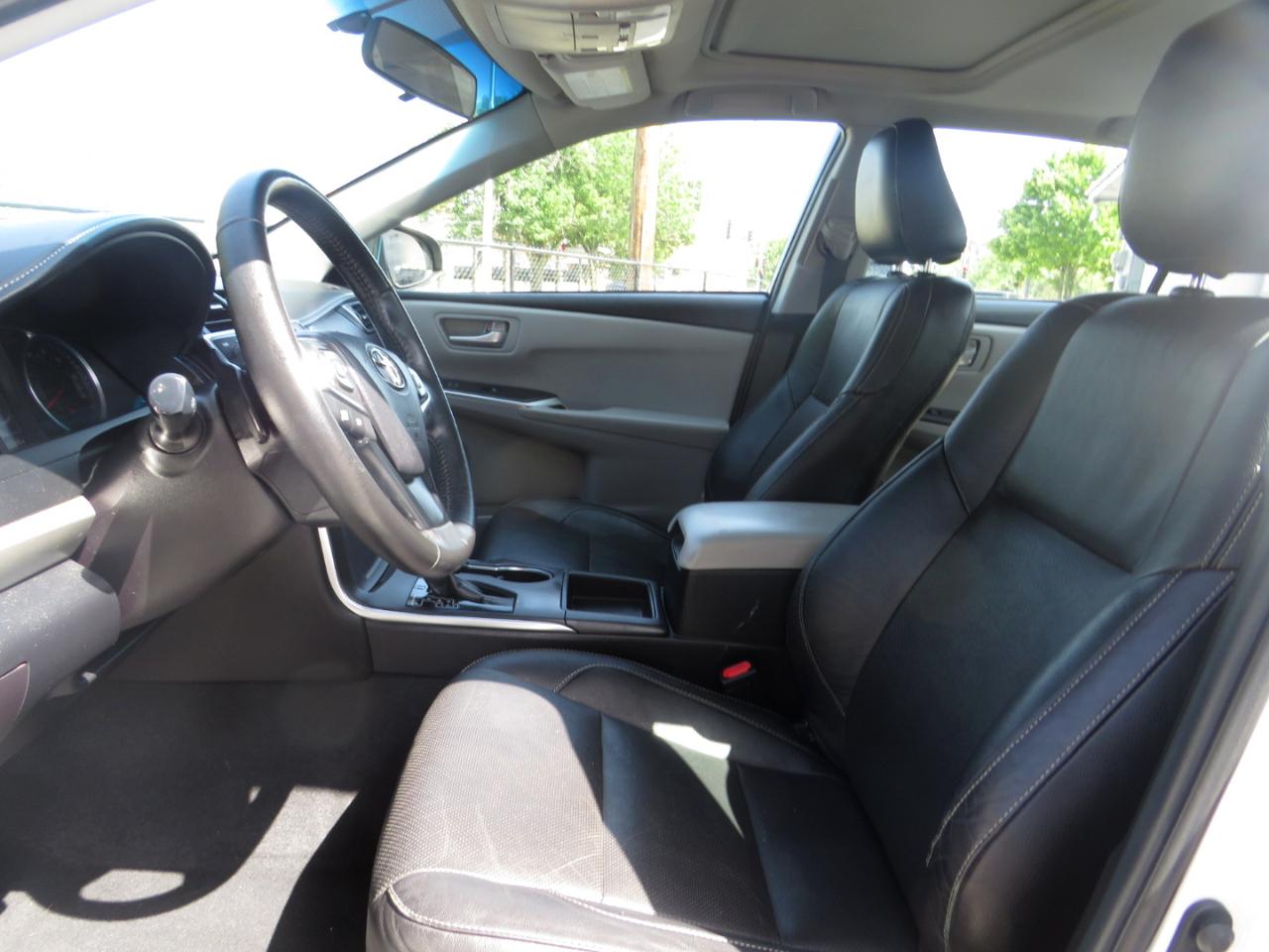Toyota Camry 4dr Sdn I4 Auto XLE (Natl) 2015