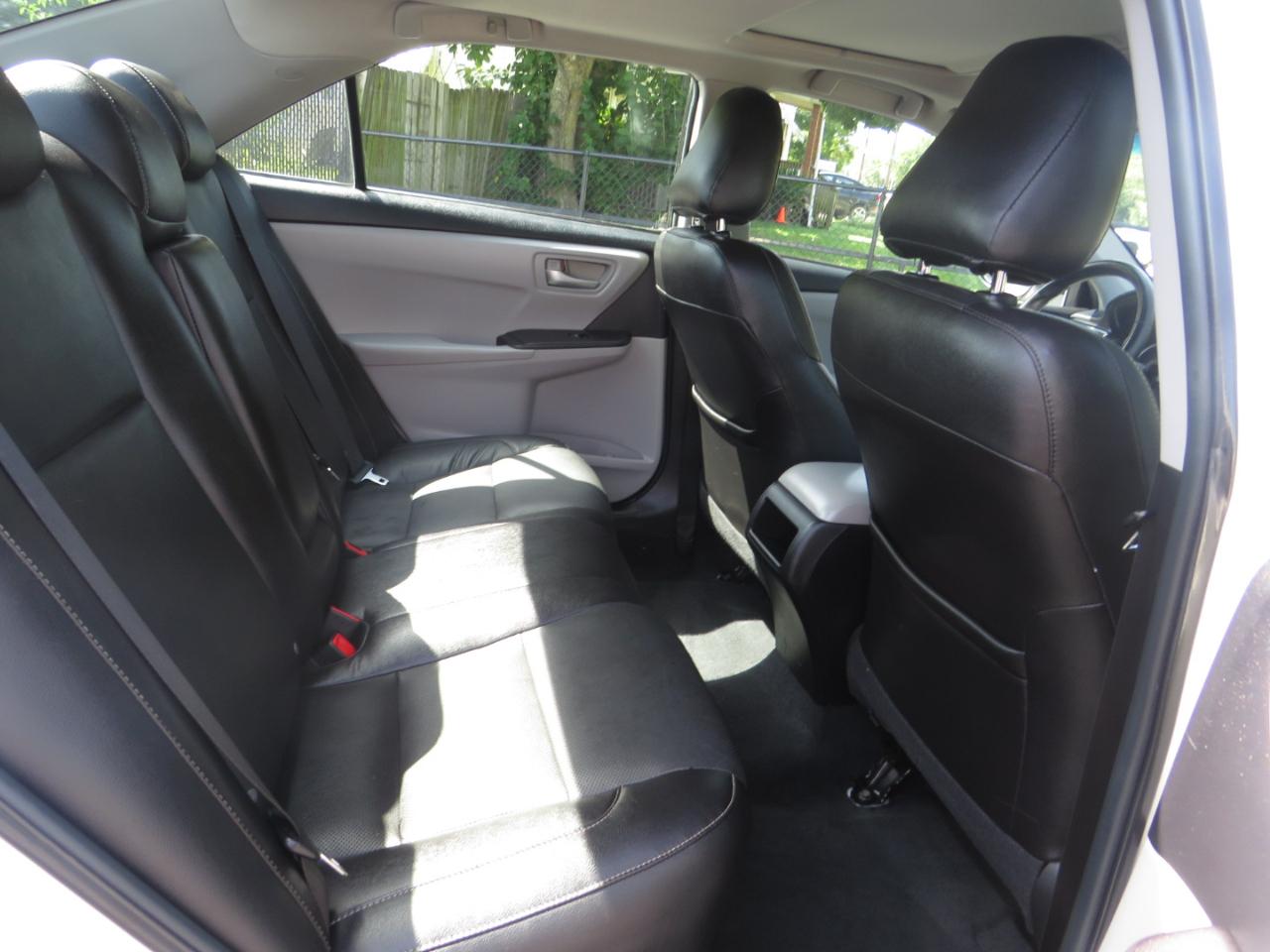 Toyota Camry 4dr Sdn I4 Auto XLE (Natl) 2015