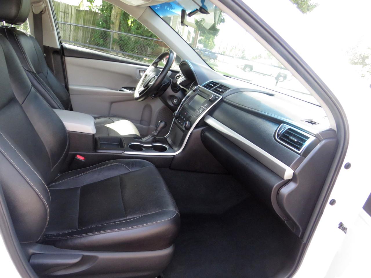 Toyota Camry 4dr Sdn I4 Auto XLE (Natl) 2015