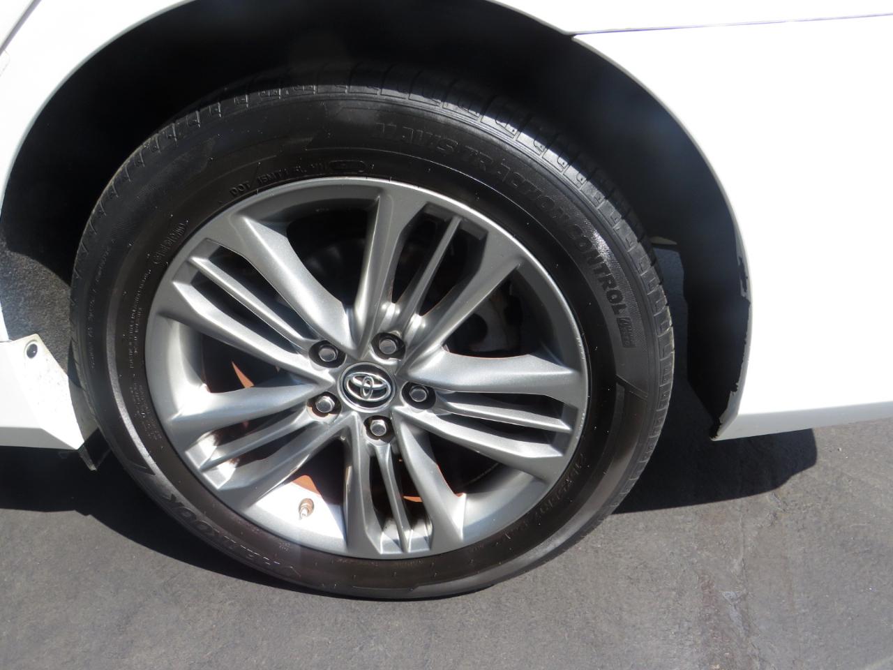 Toyota Camry 4dr Sdn I4 Auto XLE (Natl) 2015
