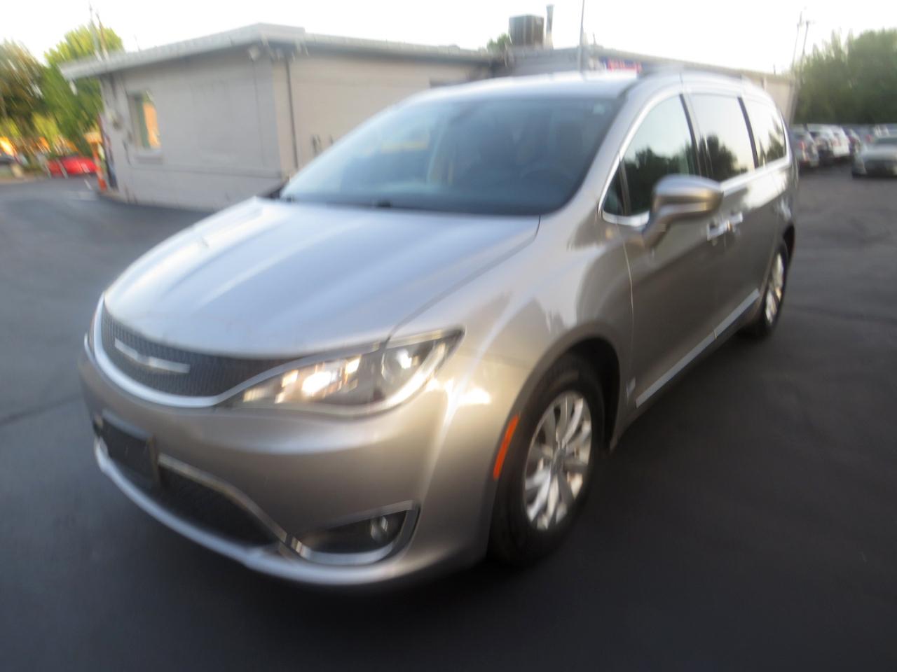 Chrysler Pacifica Touring-L FWD 2017
