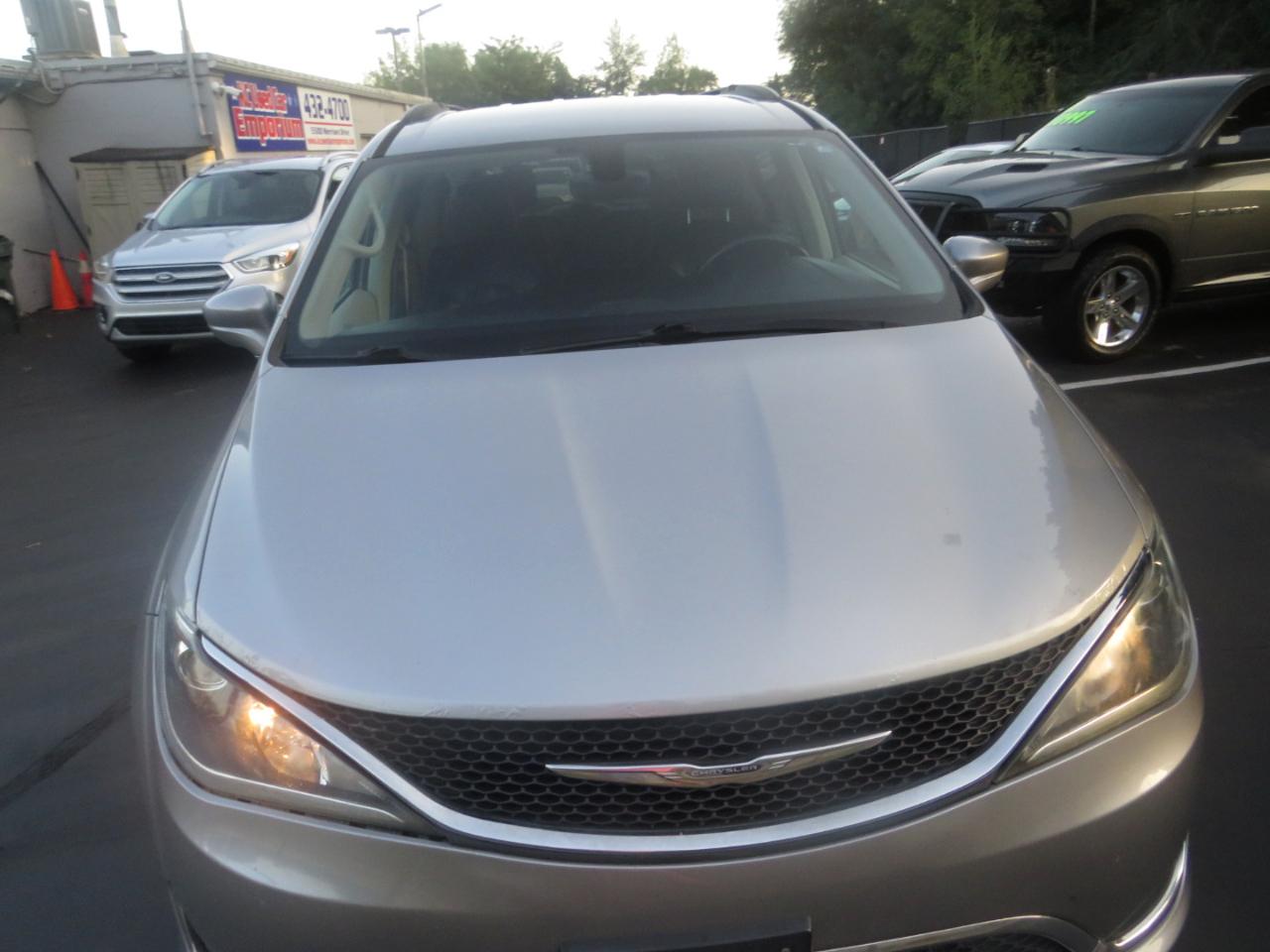 Chrysler Pacifica Touring-L FWD 2017