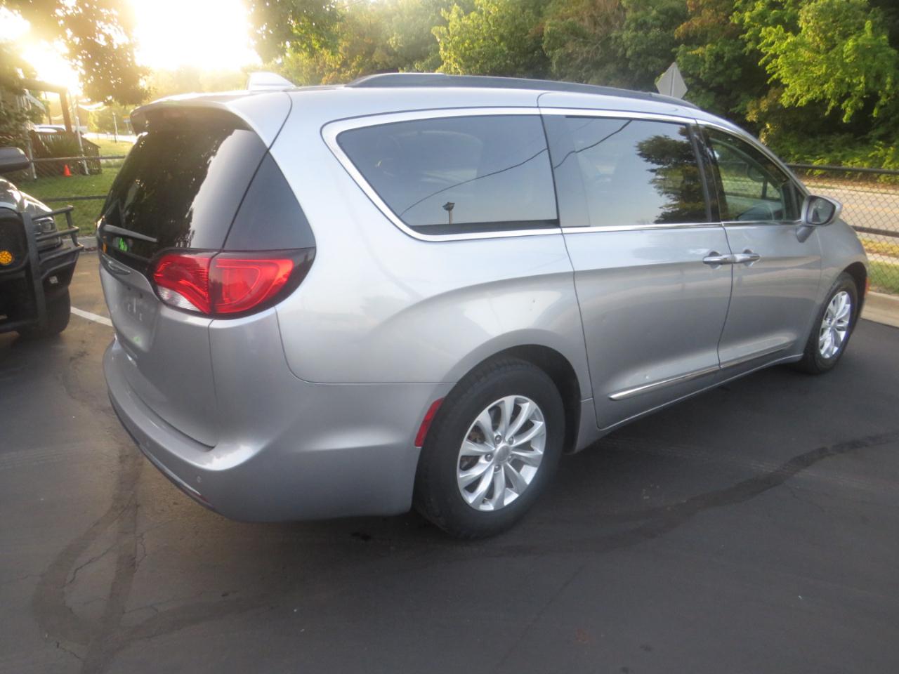 Chrysler Pacifica Touring-L FWD 2017