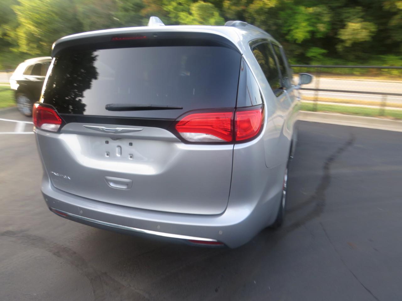 Chrysler Pacifica Touring-L FWD 2017