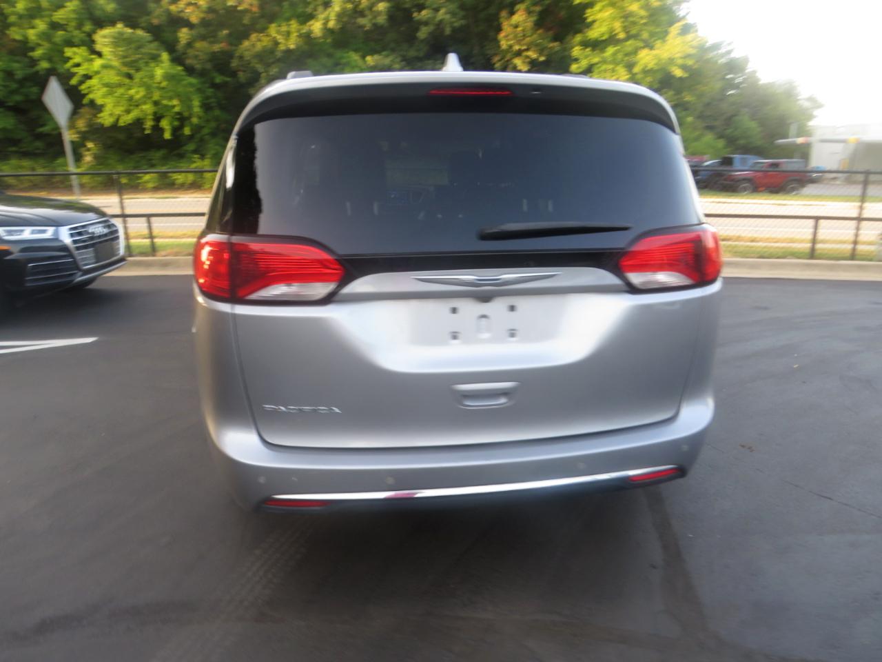 Chrysler Pacifica Touring-L FWD 2017