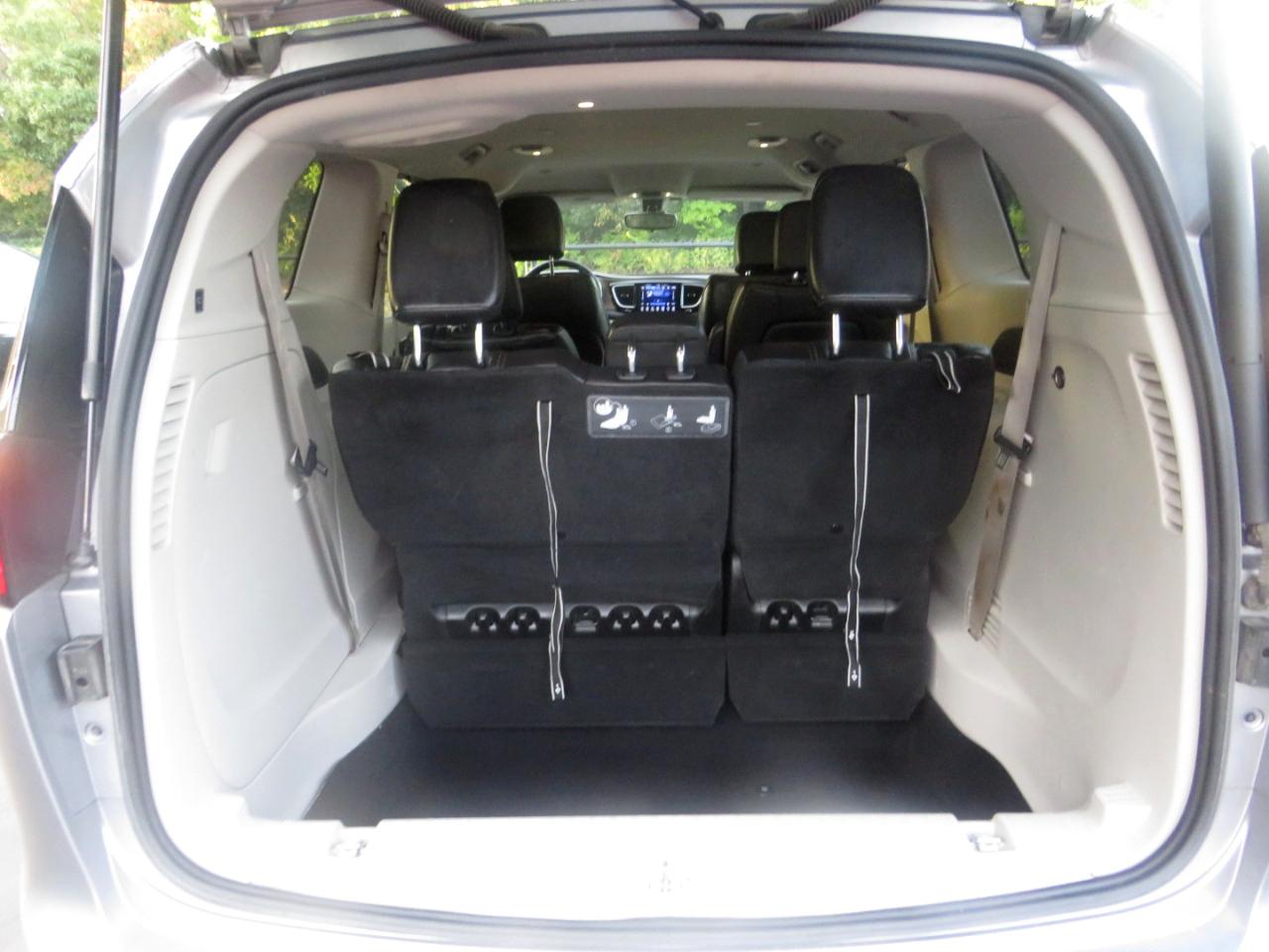 Chrysler Pacifica Touring-L FWD 2017