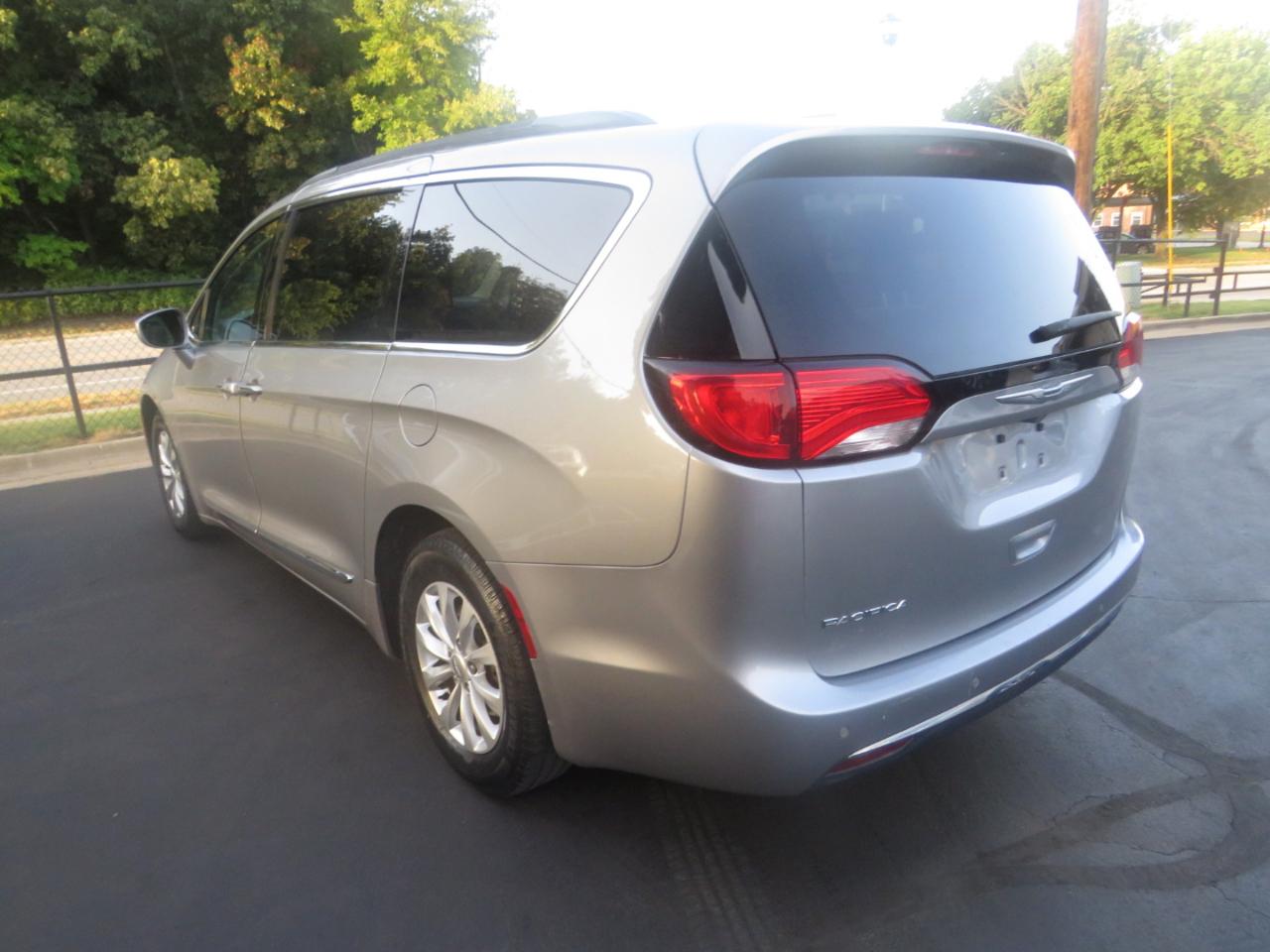 Chrysler Pacifica Touring-L FWD 2017