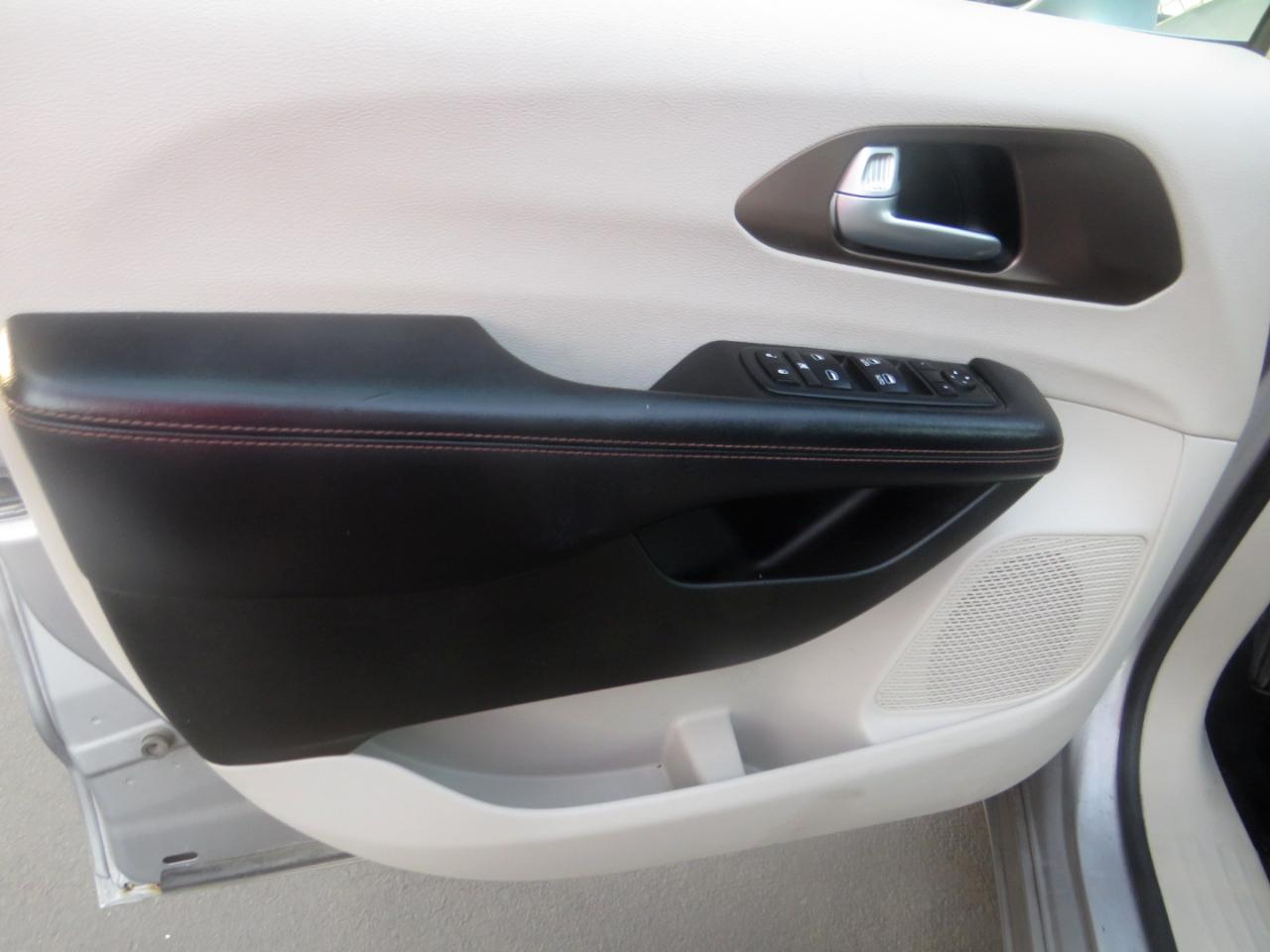 Chrysler Pacifica Touring-L FWD 2017