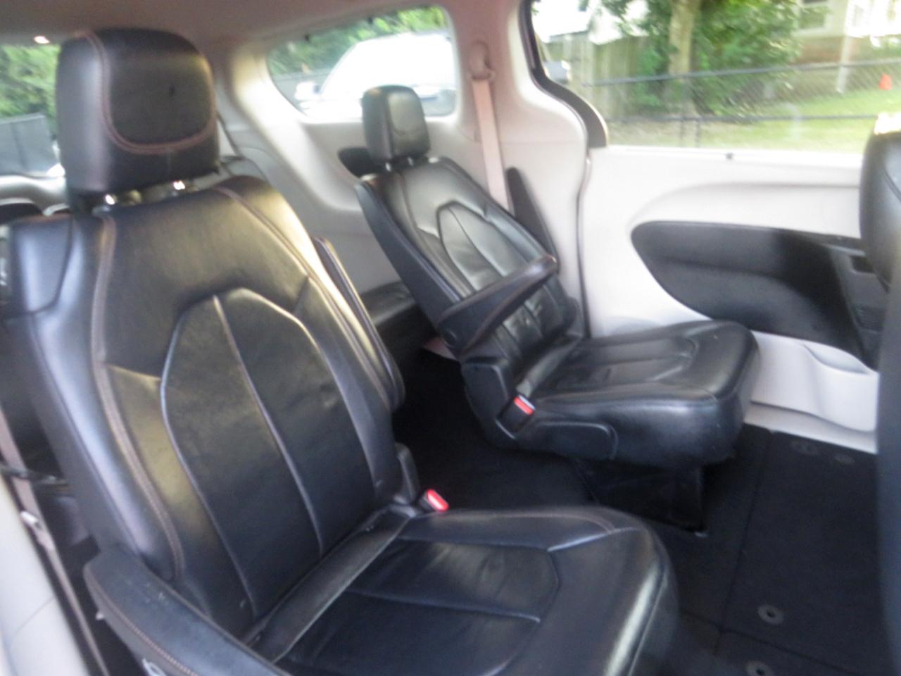 Chrysler Pacifica Touring-L FWD 2017