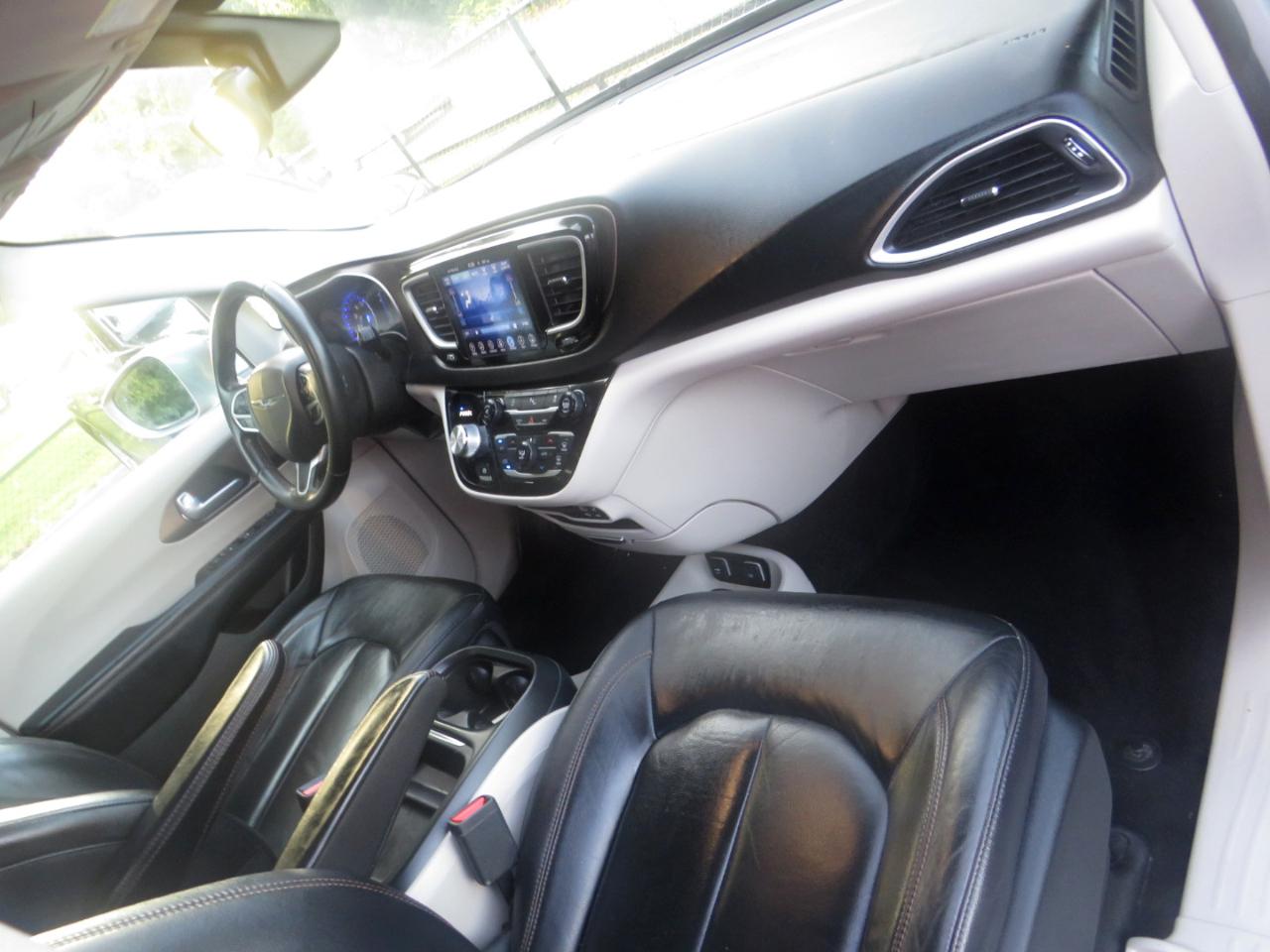 Chrysler Pacifica Touring-L FWD 2017