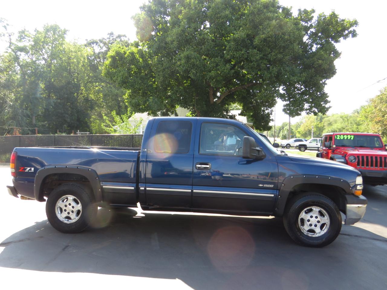 Chevrolet Silverado 1500 Ext Cab 143.5" WB 4WD LS 2001
