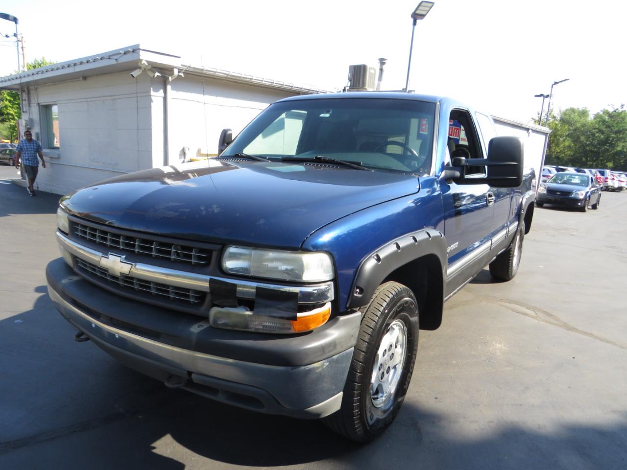 Chevrolet Silverado 1500 Ext Cab 143.5" WB 4WD LS 2001