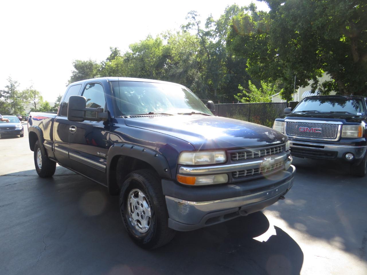 Chevrolet Silverado 1500 Ext Cab 143.5" WB 4WD LS 2001