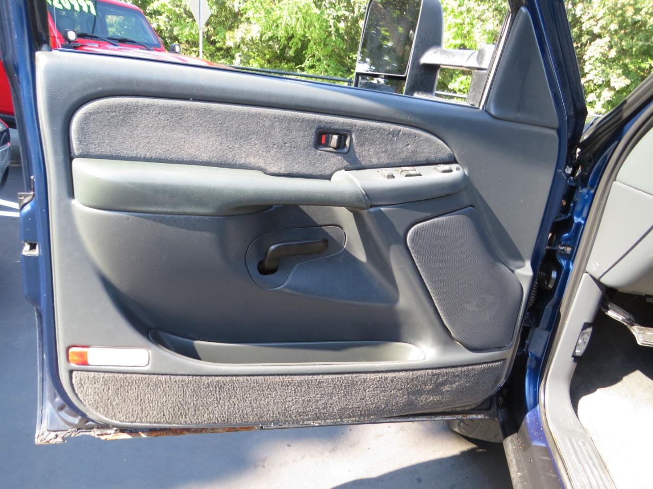 Chevrolet Silverado 1500 Ext Cab 143.5" WB 4WD LS 2001