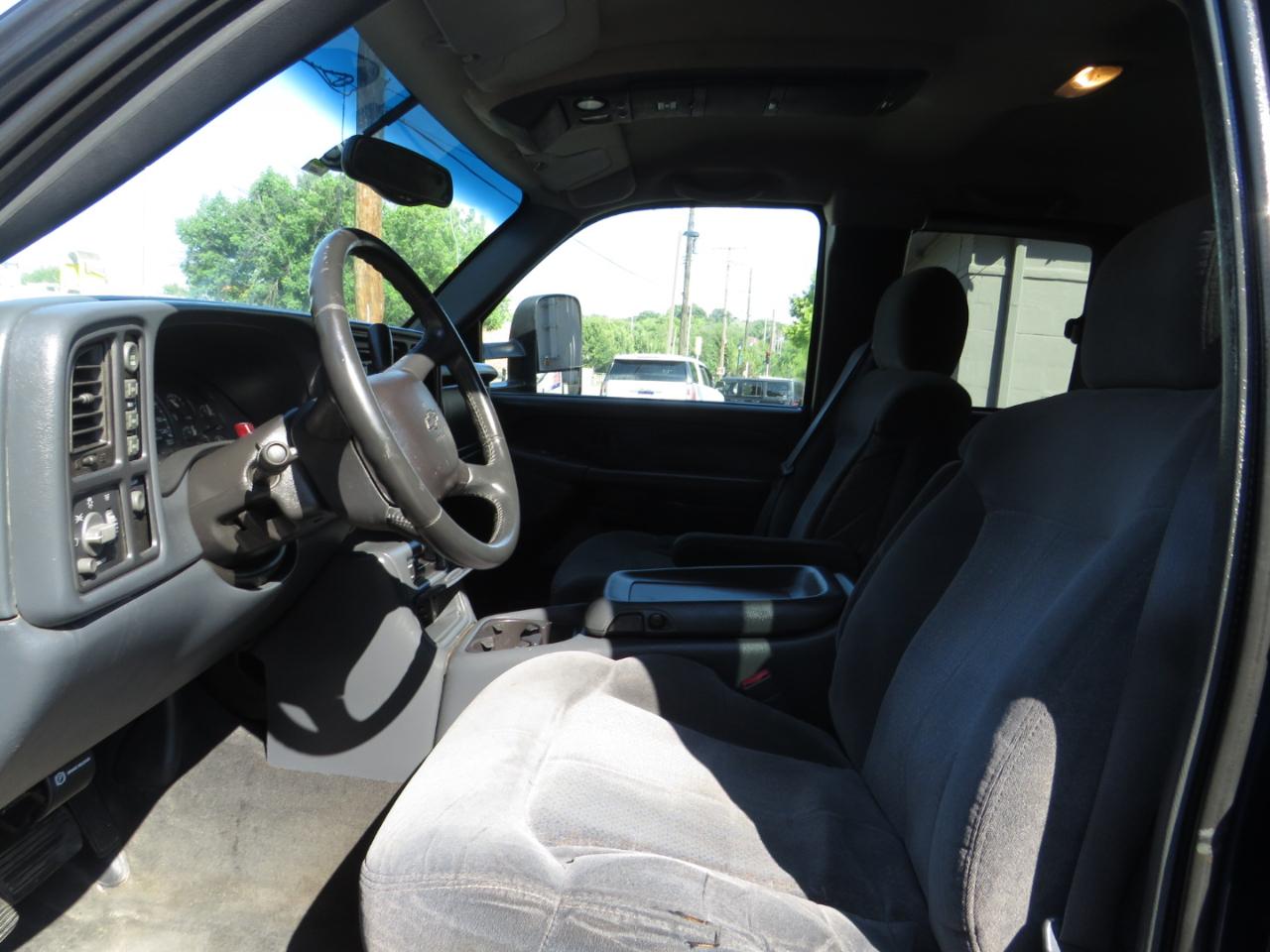 Chevrolet Silverado 1500 Ext Cab 143.5" WB 4WD LS 2001
