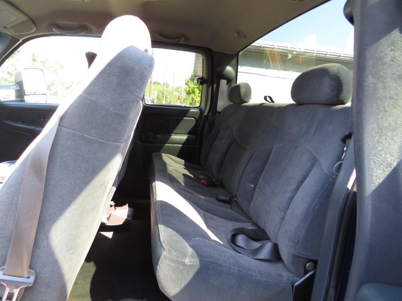 Chevrolet Silverado 1500 Ext Cab 143.5" WB 4WD LS 2001