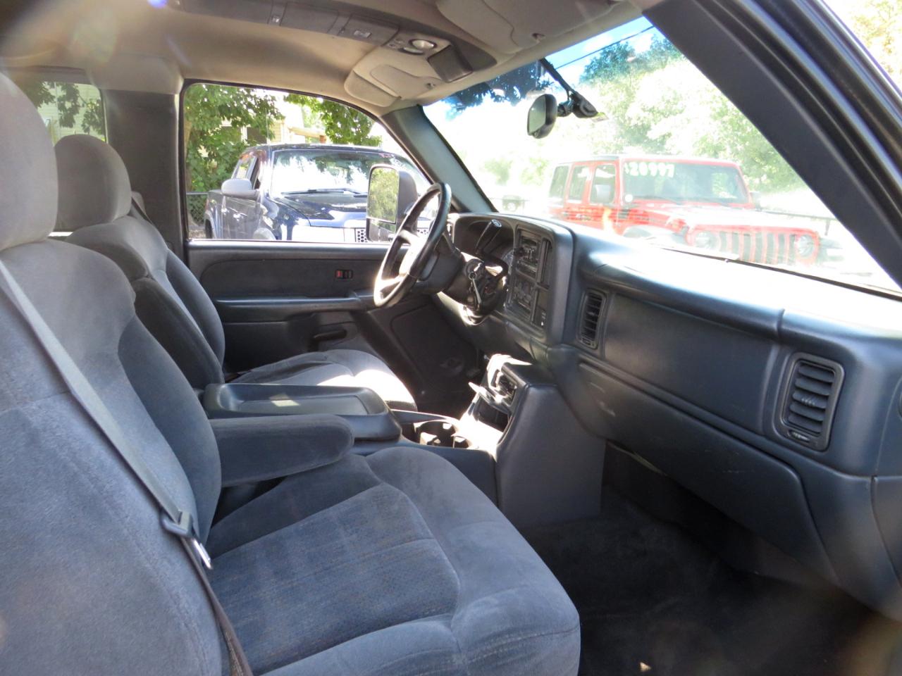 Chevrolet Silverado 1500 Ext Cab 143.5" WB 4WD LS 2001