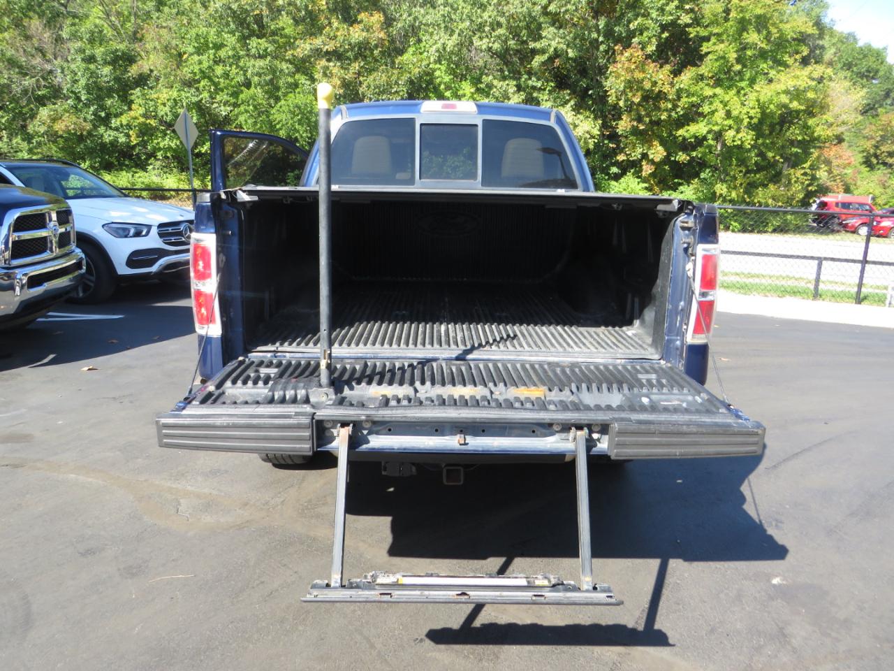 Ford F-150 4WD SuperCrew 145" XLT 2012