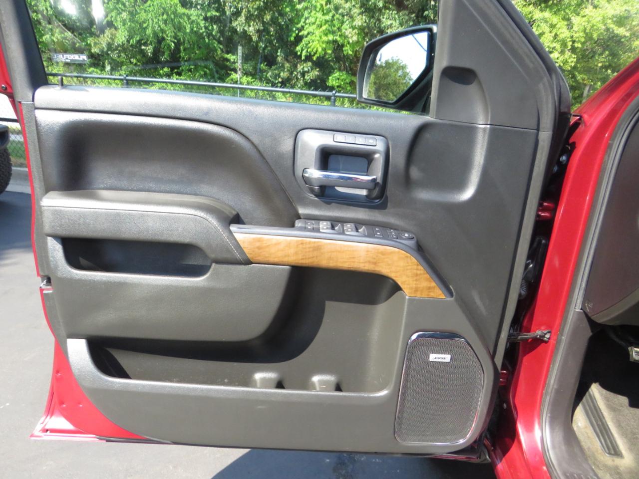 Chevrolet Silverado 1500 4WD Crew Cab 143.5" LTZ w/1LZ 2015