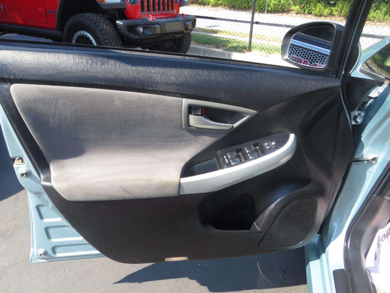 Toyota Prius 5dr HB Three (Natl) 2012