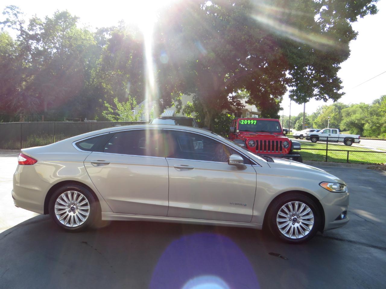 Ford Fusion 4dr Sdn SE Hybrid FWD 2015