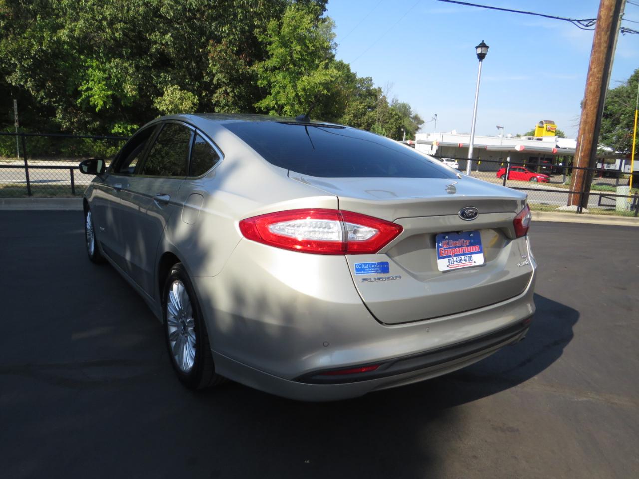 Ford Fusion 4dr Sdn SE Hybrid FWD 2015