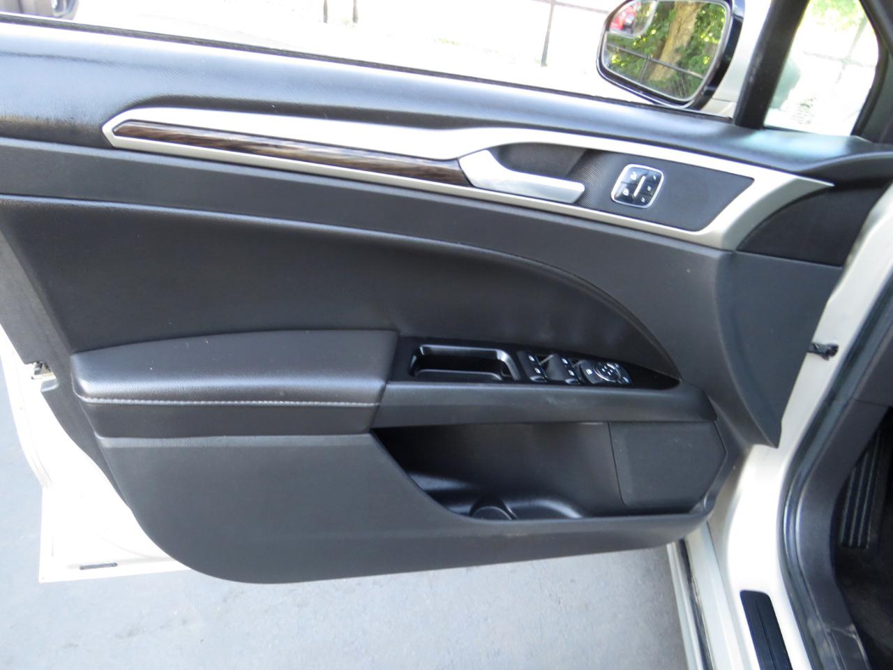 Ford Fusion 4dr Sdn SE Hybrid FWD 2015