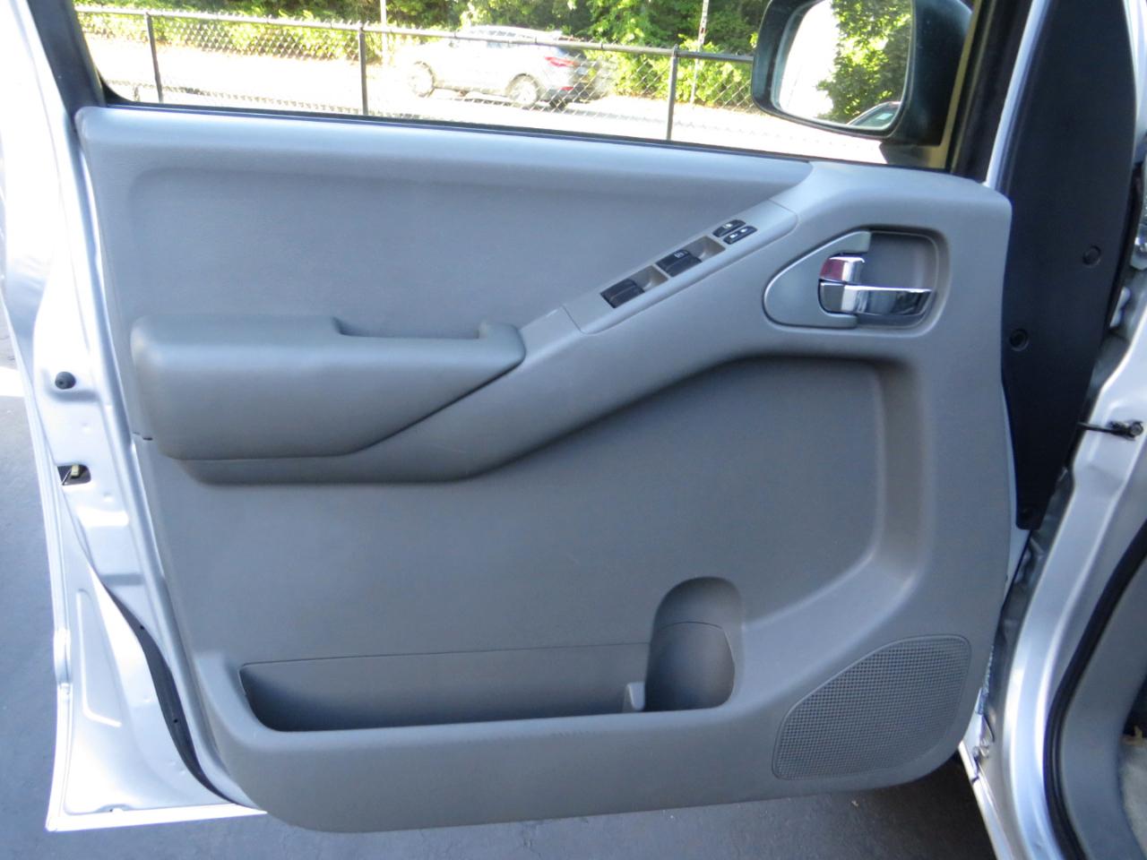 Nissan Frontier 4WD Crew Cab SWB Auto SV 2013