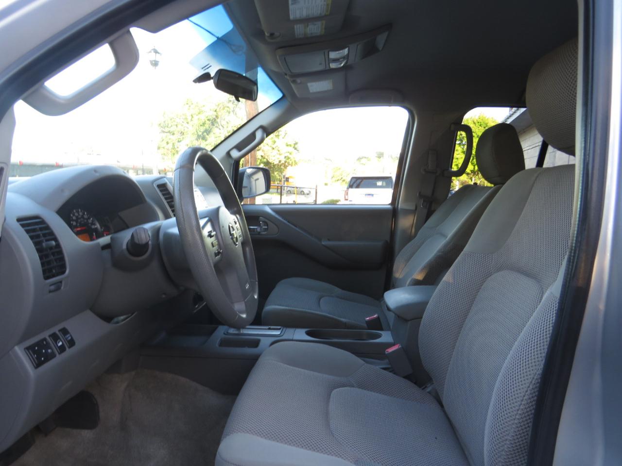 Nissan Frontier 4WD Crew Cab SWB Auto SV 2013
