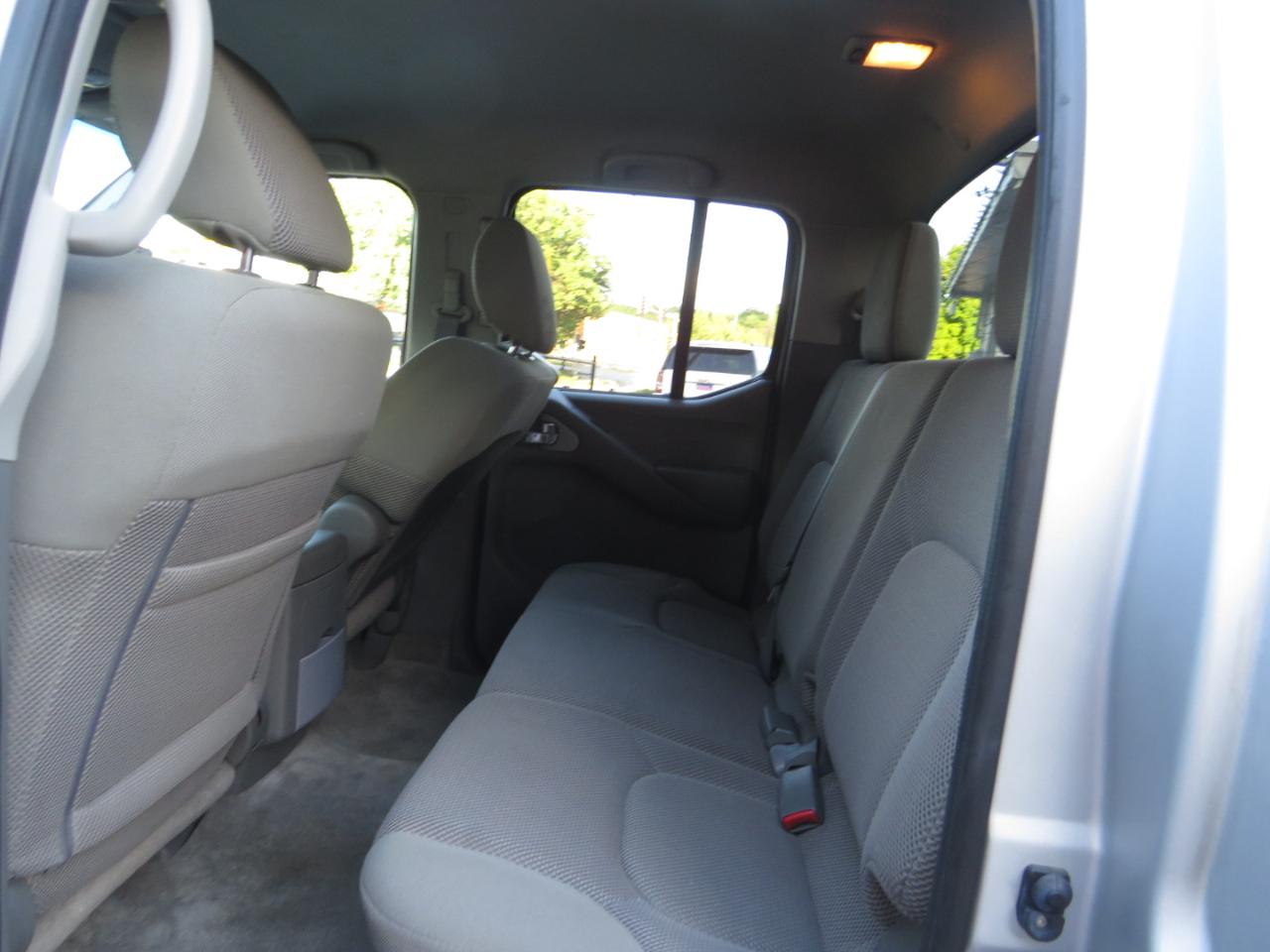 Nissan Frontier 4WD Crew Cab SWB Auto SV 2013