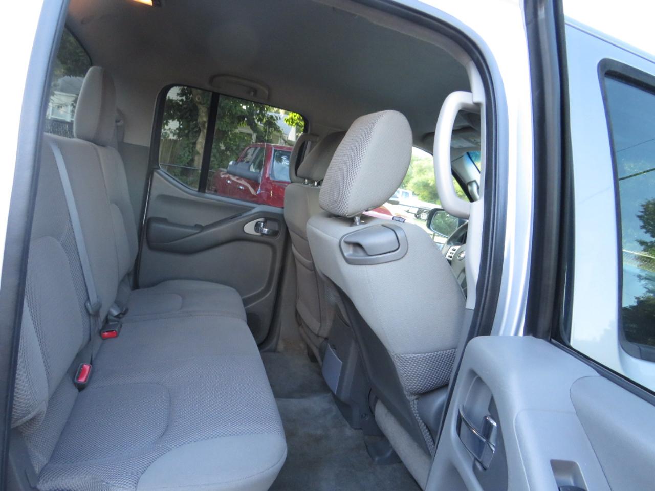 Nissan Frontier 4WD Crew Cab SWB Auto SV 2013