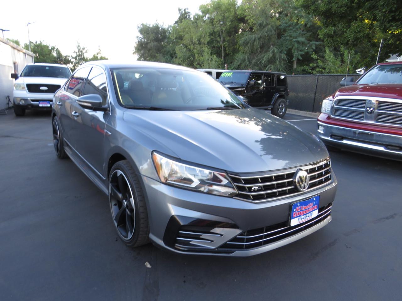 Volkswagen Passat R-Line w/Comfort Pkg Auto 2017