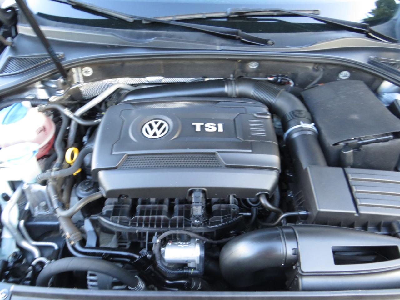 Volkswagen Passat R-Line w/Comfort Pkg Auto 2017