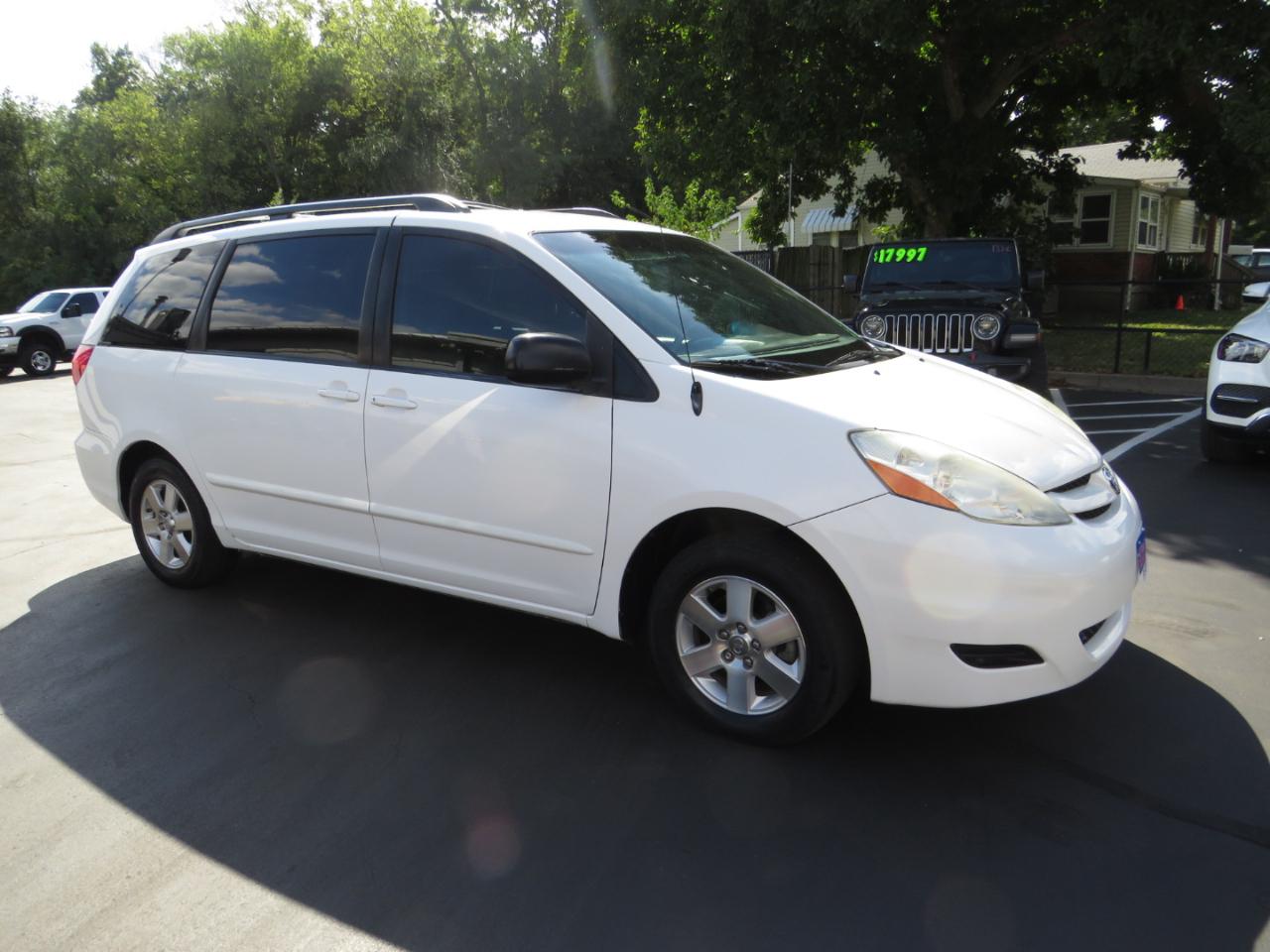 Toyota Sienna 5dr 7-Pass Van CE FWD (Natl) 2008
