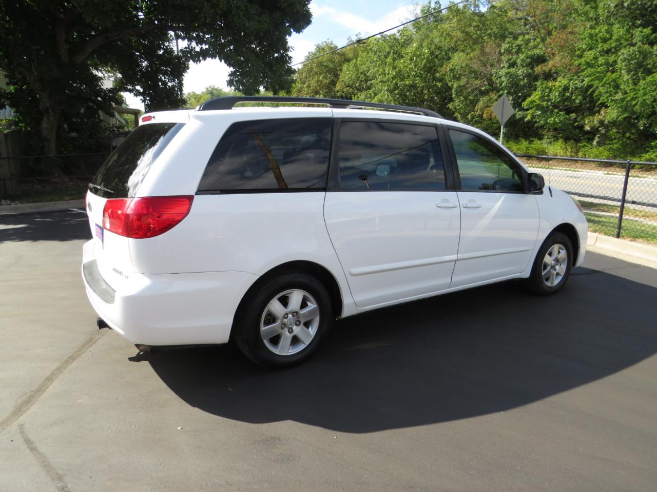 Toyota Sienna 5dr 7-Pass Van CE FWD (Natl) 2008
