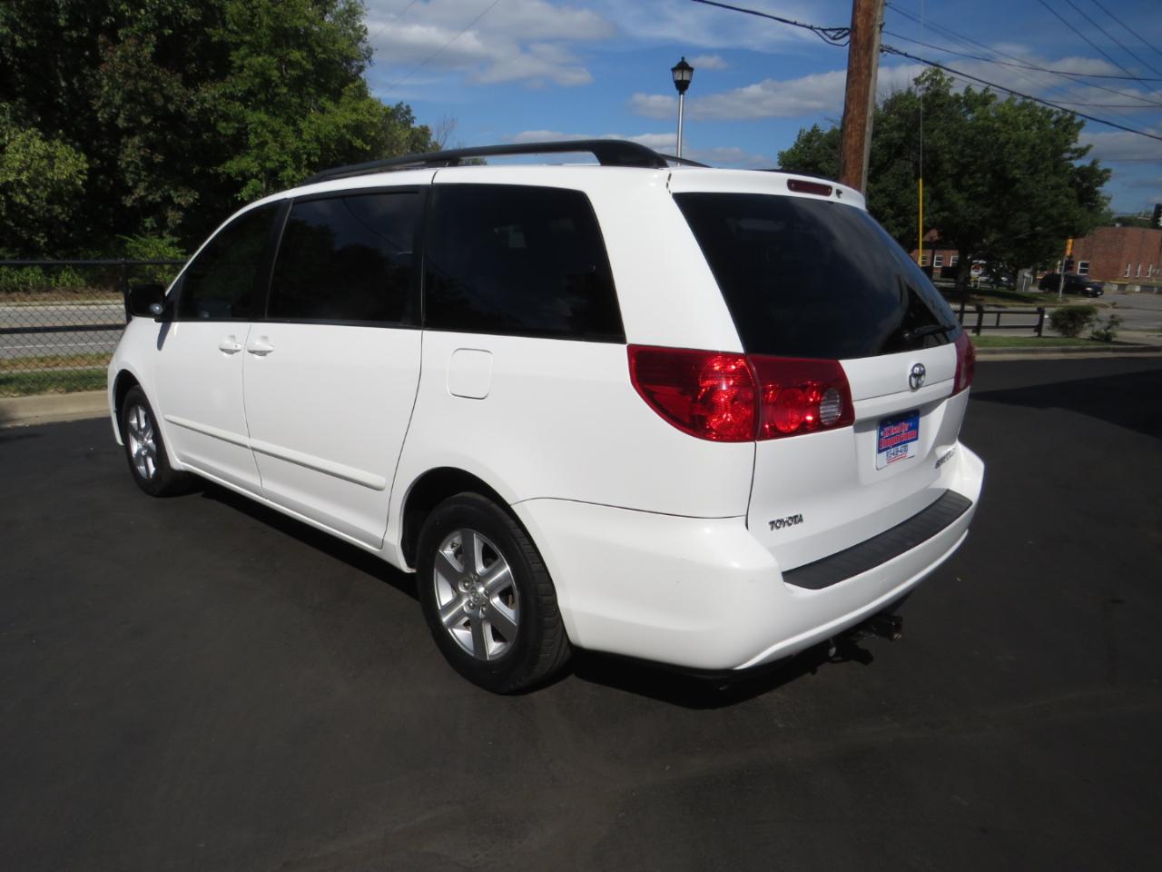 Toyota Sienna 5dr 7-Pass Van CE FWD (Natl) 2008