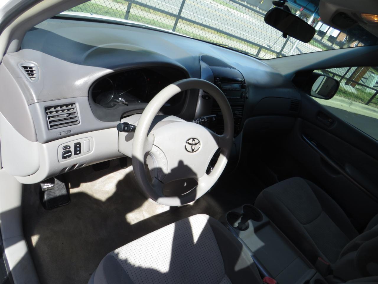 Toyota Sienna 5dr 7-Pass Van CE FWD (Natl) 2008