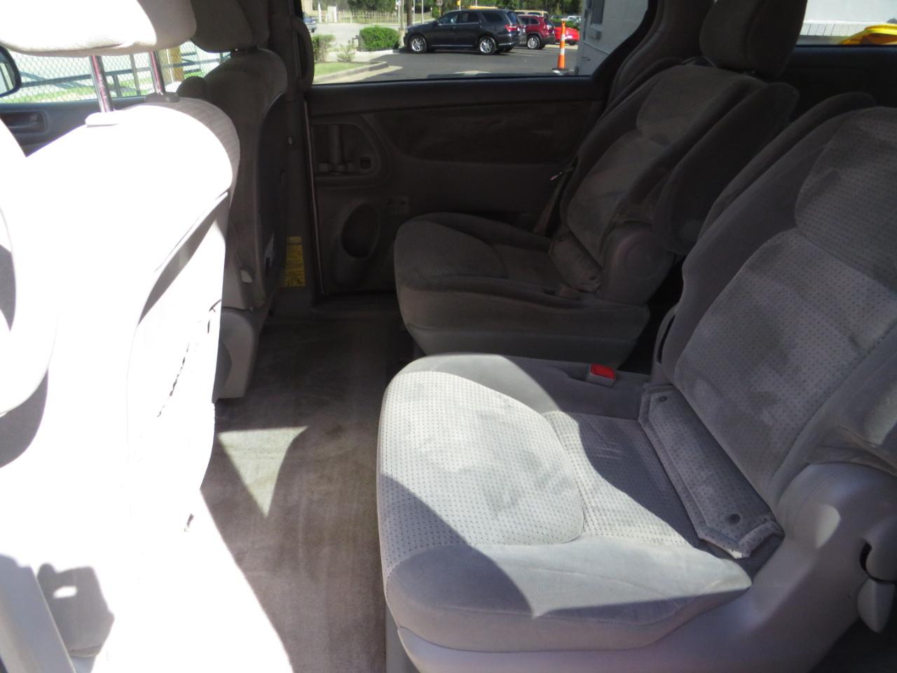 Toyota Sienna 5dr 7-Pass Van CE FWD (Natl) 2008