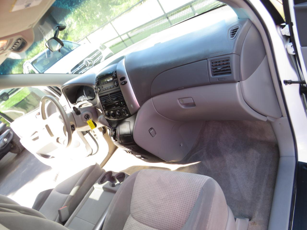 Toyota Sienna 5dr 7-Pass Van CE FWD (Natl) 2008