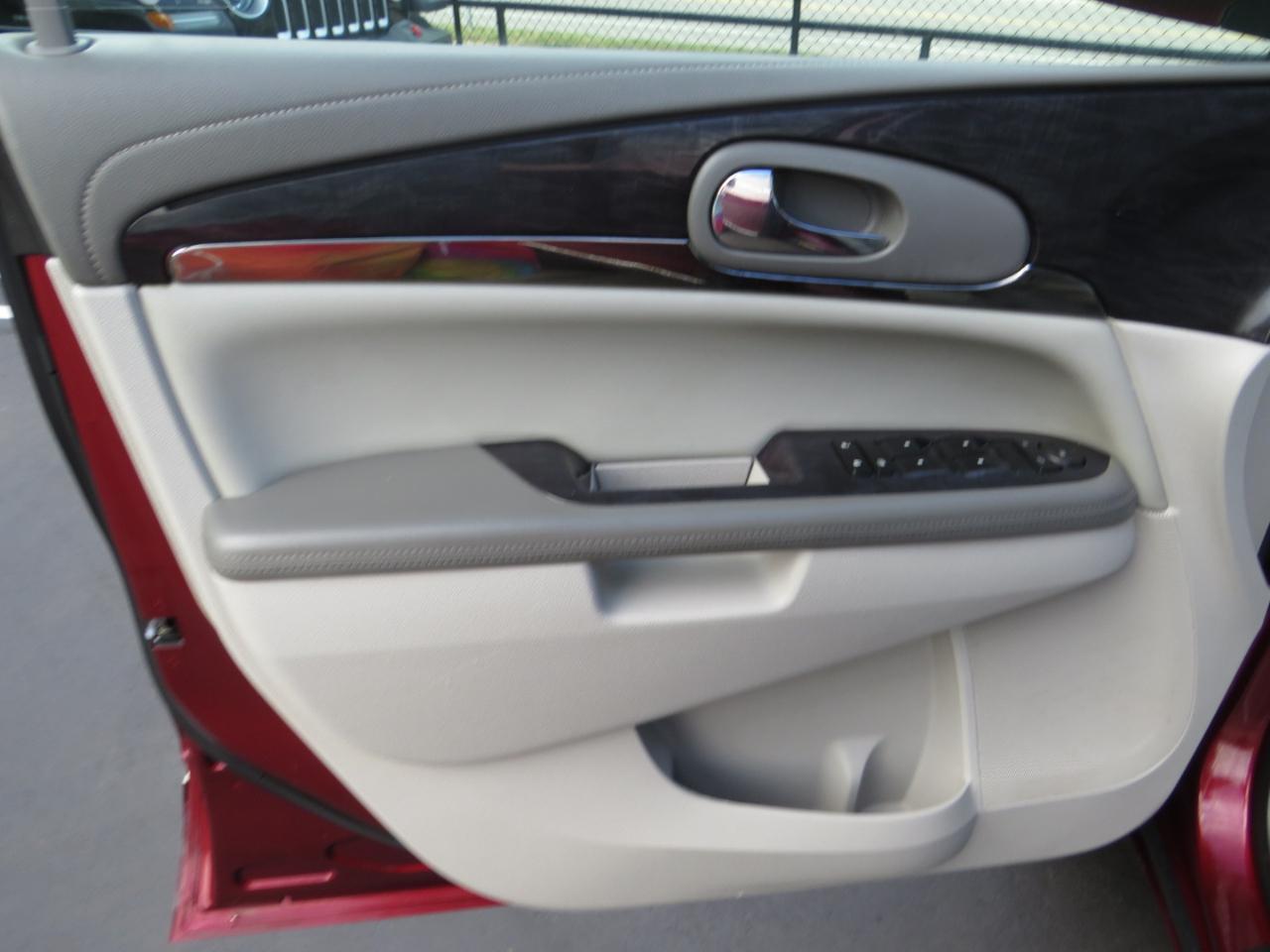 Buick Enclave FWD 4dr Convenience 2017