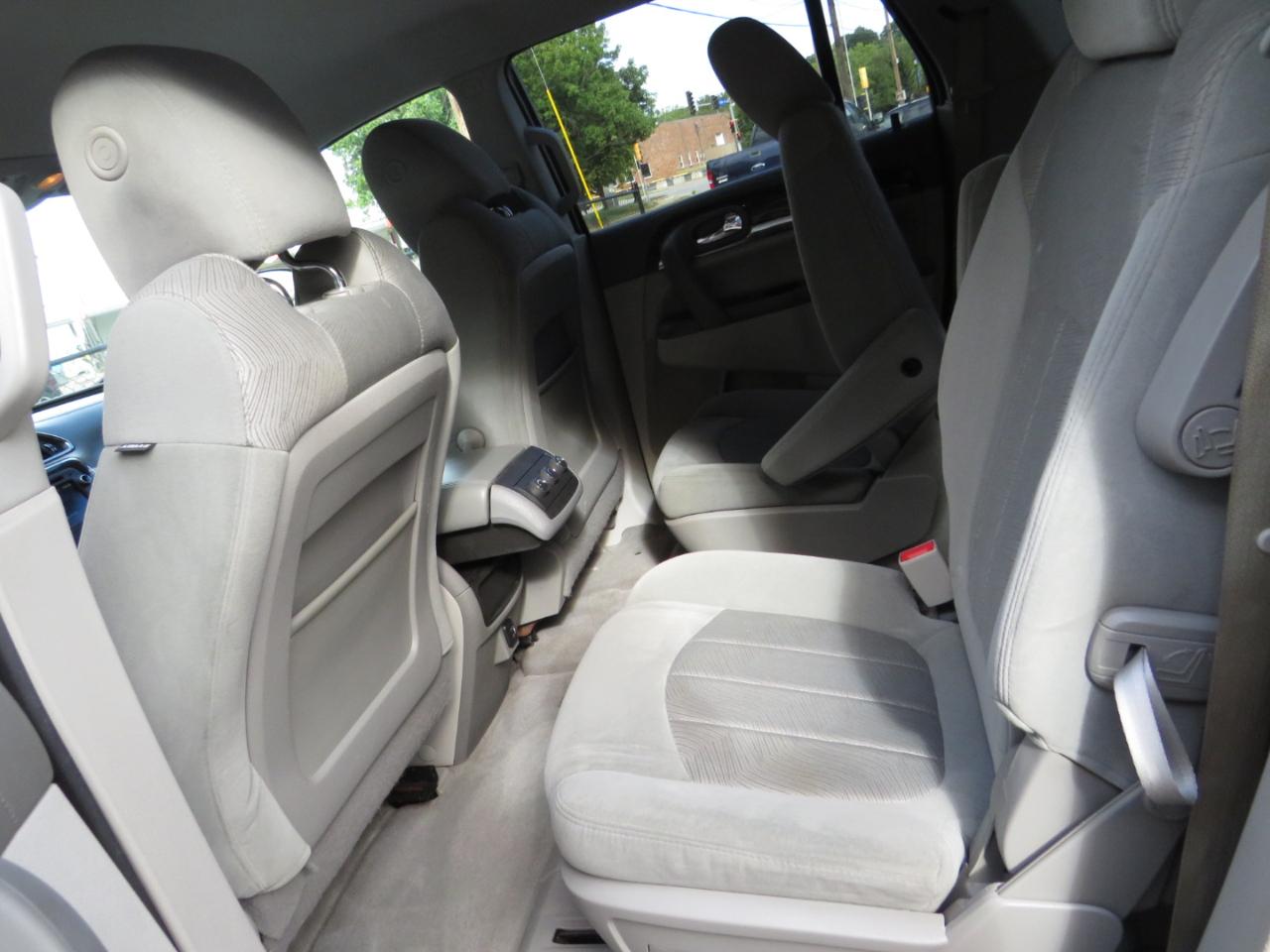 Buick Enclave FWD 4dr Convenience 2017