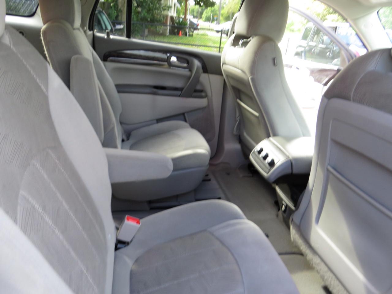 Buick Enclave FWD 4dr Convenience 2017