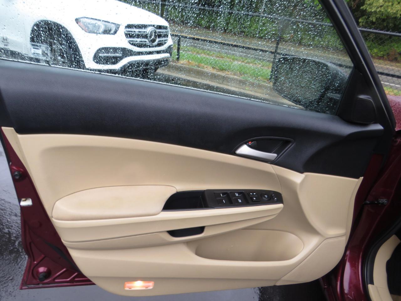 Honda Accord Sdn 4dr I4 Auto LX Premium 2012