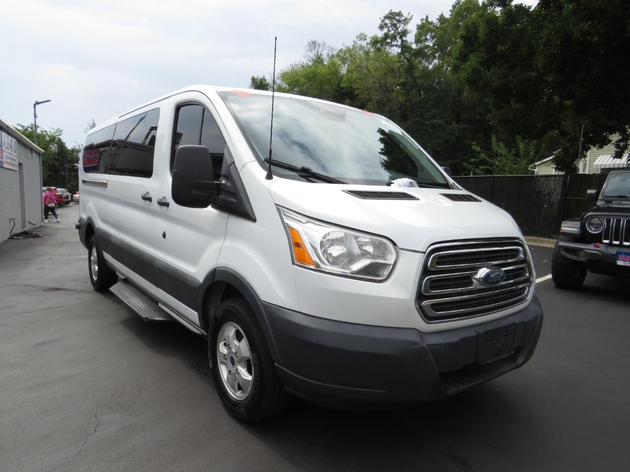 Ford Transit Wagon T-350 148" Low Roof XLT Sliding RH Dr 2017