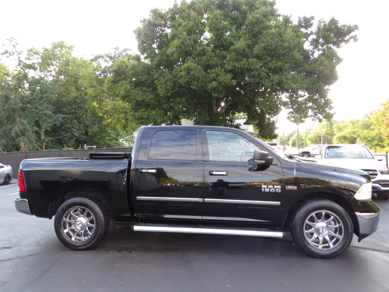 RAM 1500 4WD Crew Cab 140.5" Big Horn 2013