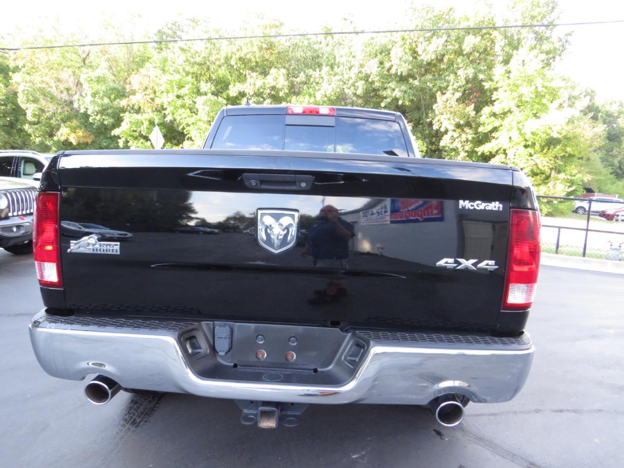 RAM 1500 4WD Crew Cab 140.5" Big Horn 2013