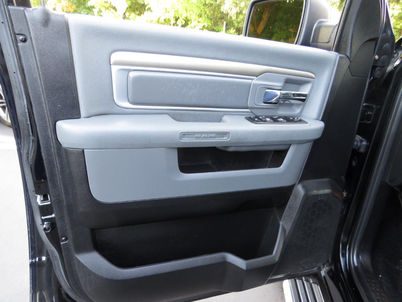 RAM 1500 4WD Crew Cab 140.5" Big Horn 2013